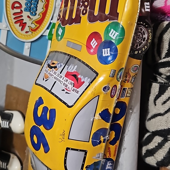 Yellow  car m&m tin - Picture 1 of 4